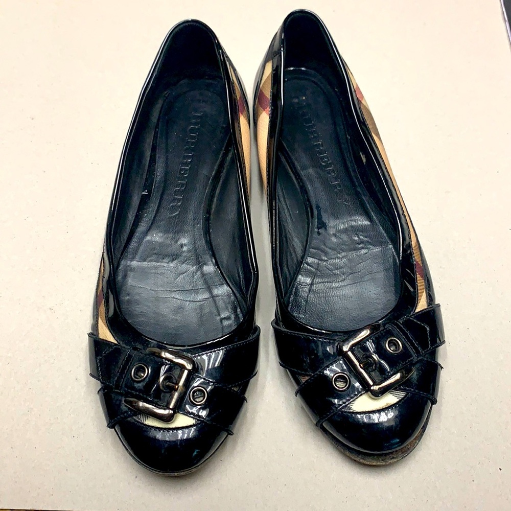 Burberry flats Size8.5. Nice condition.